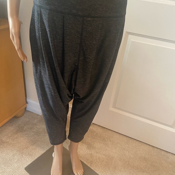 Cropped Black Harem Pants - Picture 3 of 4